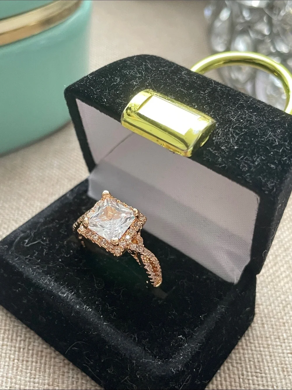 ✨Gold Halo Cushion-Cut Engagement Ring with Clear Center Stone Size 6.5✨NEW